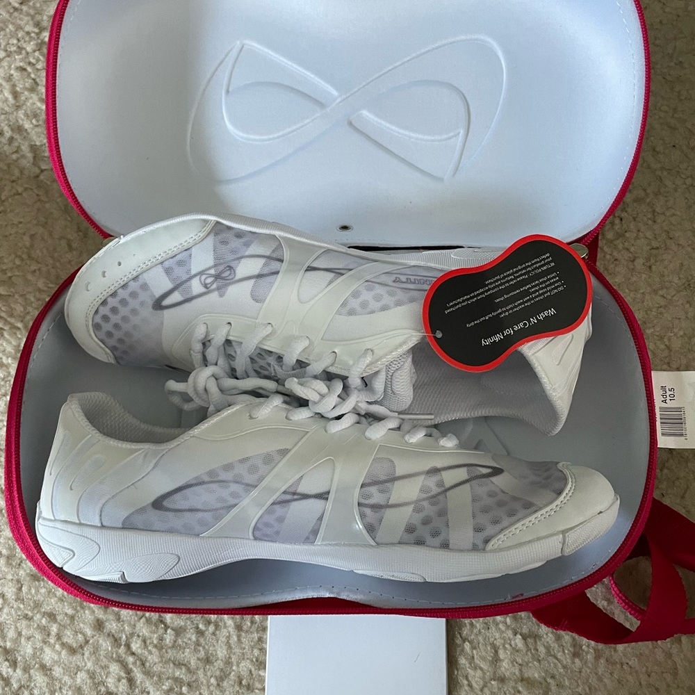 Nfinity vengeance cheer shoe white size 10.5